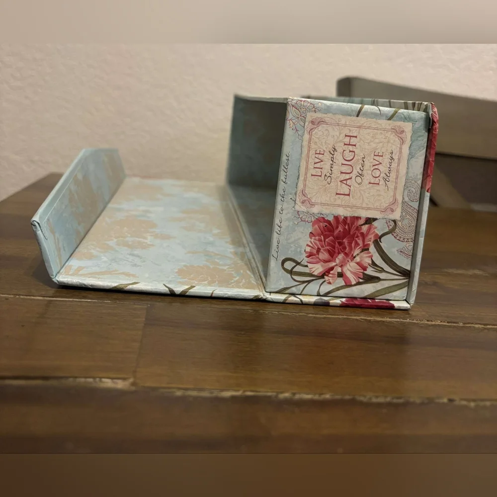Like New! Encouraging Phrases Around A Beautiful Storing Box